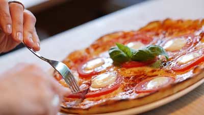 Veganes Tomaten-Käse-Pizza-Rezept